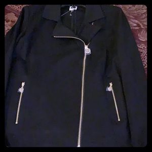 Stylish black lightweight jacket